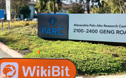 米国の暗号通貨取引所PayBitoへのオンサイト訪問。 -空の建物